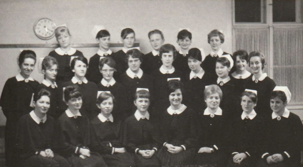 KLA 60 Jahre Pflegeausbildung Gruppenfoto